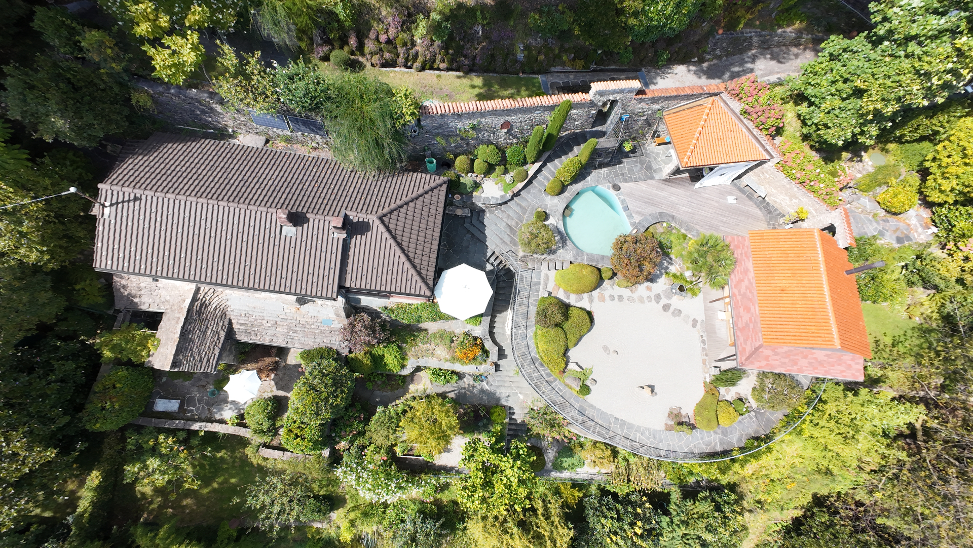 Yourantai von oben — Wohnhaus, Onsen, Zen-Garten und Teehaus